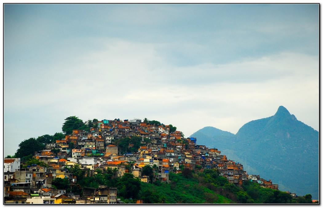 "Favelas I" de Carlos Varela