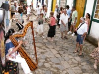 Paraty R.J. a harpa paraguaia e turistas do mundo