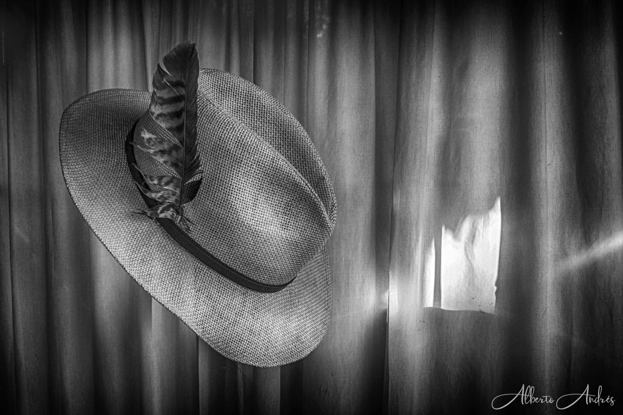 "El sombrero" de Alberto Andrs Melo