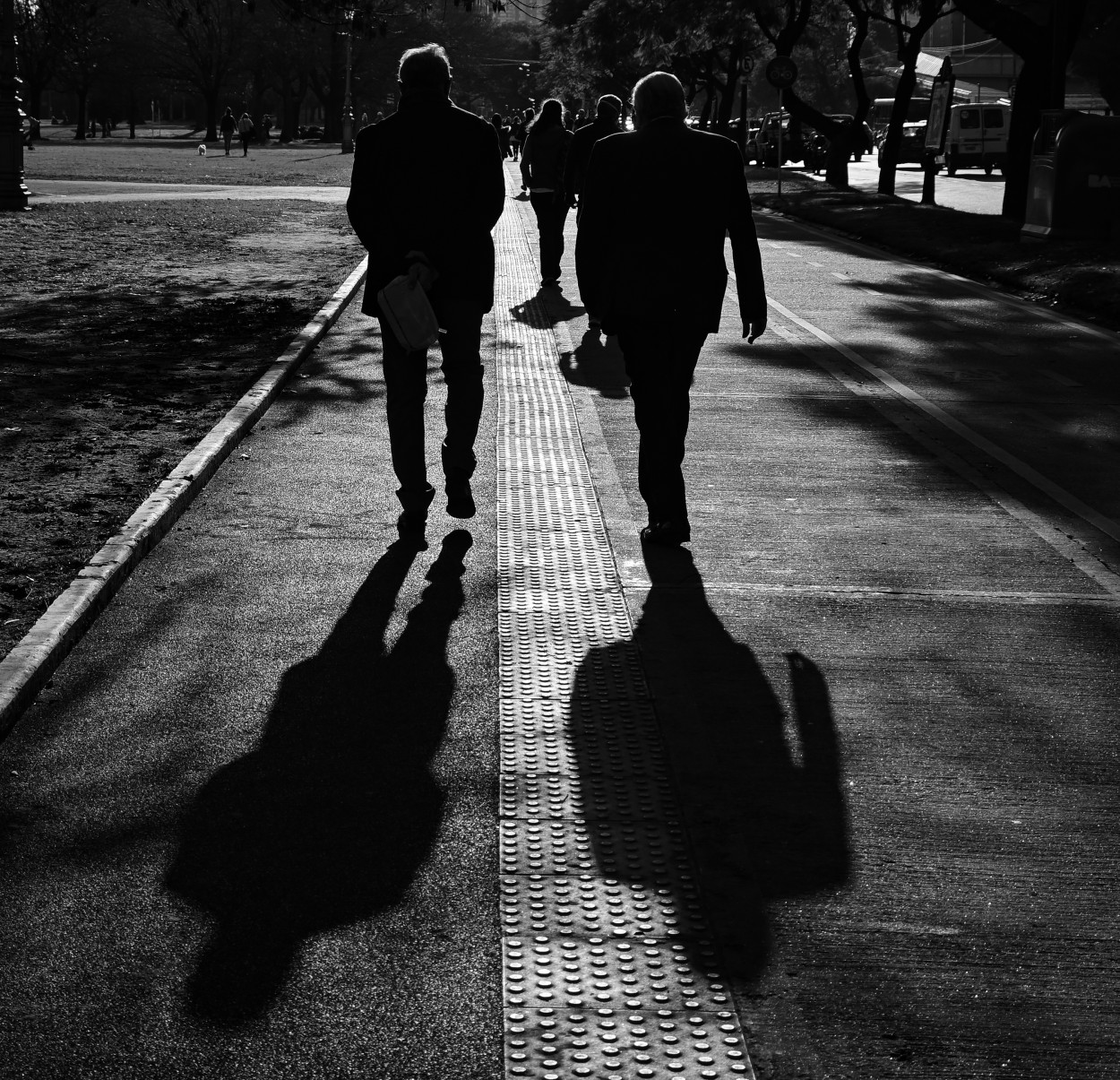 "Dos sombras" de Claudio Lucio