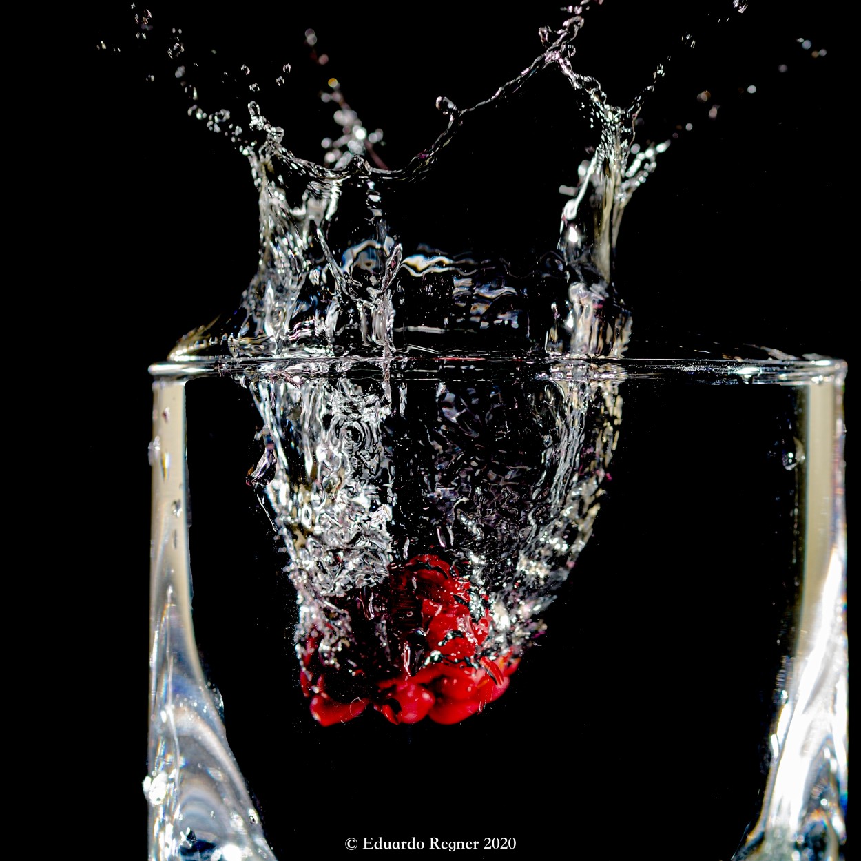 "Splash de frambuesa en vaso" de Eduardo Regner