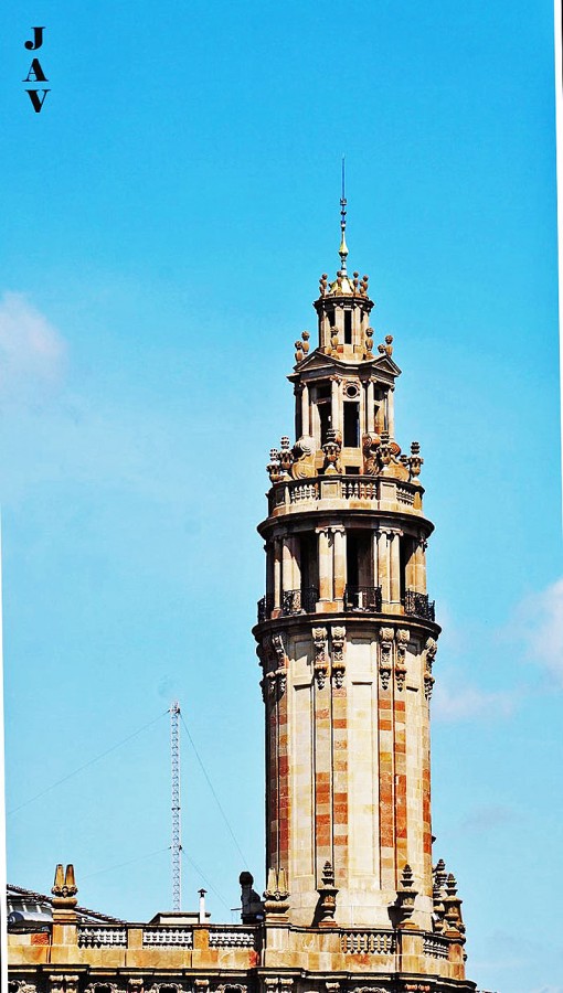 "Torre del edificio de Correos." de Joan A. Valentin Ruiz