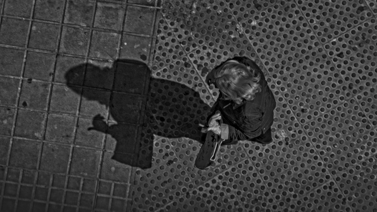 "Mujer con sombra" de Juan Beas