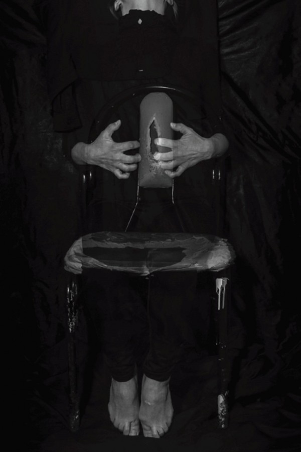 "4. mi cuerpo? un tajo en la silla" de Carlos Mascioni