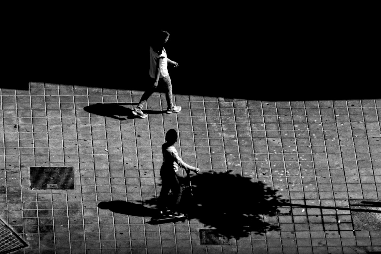 "Mirada entre sombras" de Juan Beas
