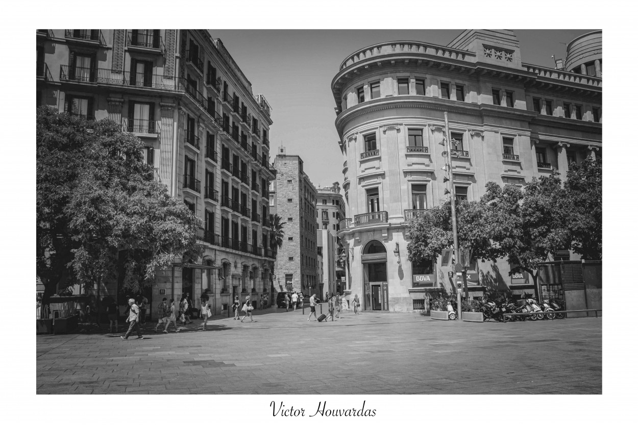 "BARCELONA STREETS" de Victor Houvardas