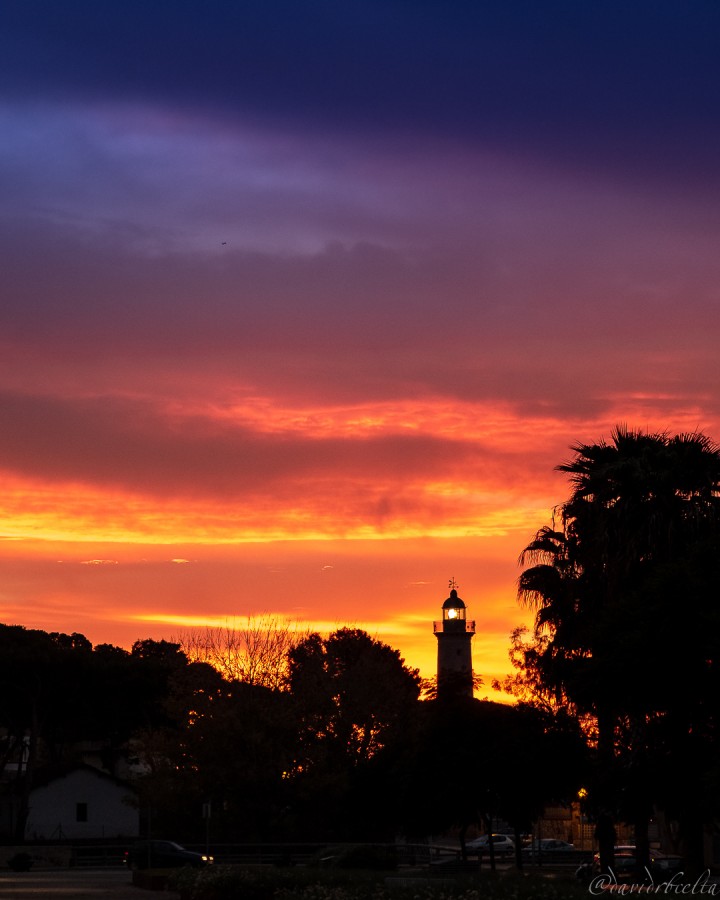"Sant Cristfol lighthouse sunrise" de David Roldn