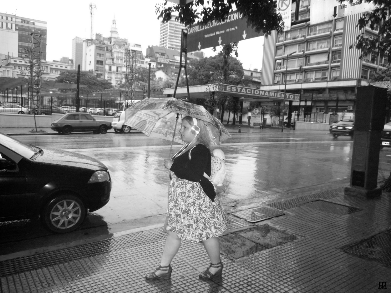 "Cantando bajo la lluvia" de Anins Macadam