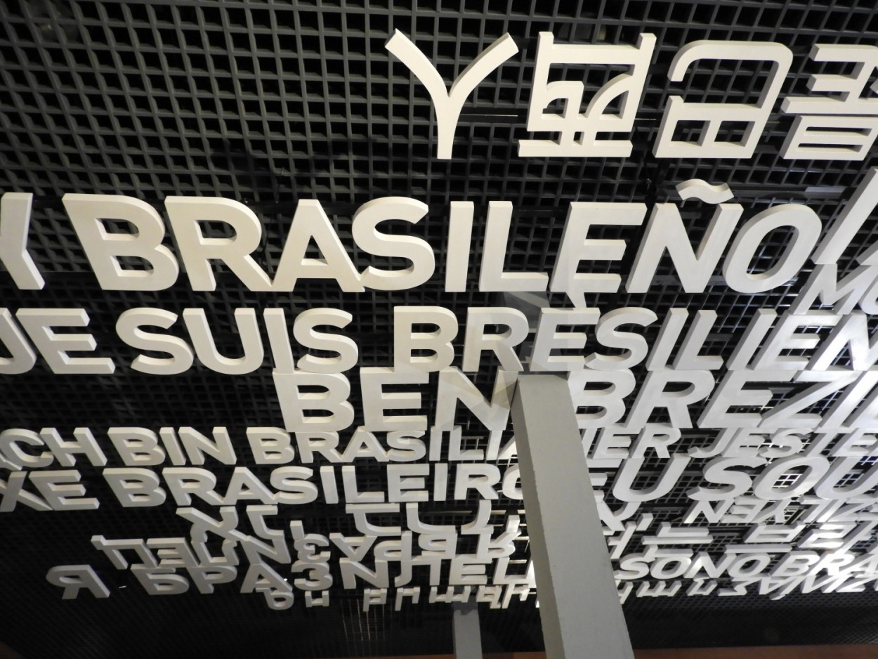 "Brasil, um `caldeiro ` de raas." de Decio Badari