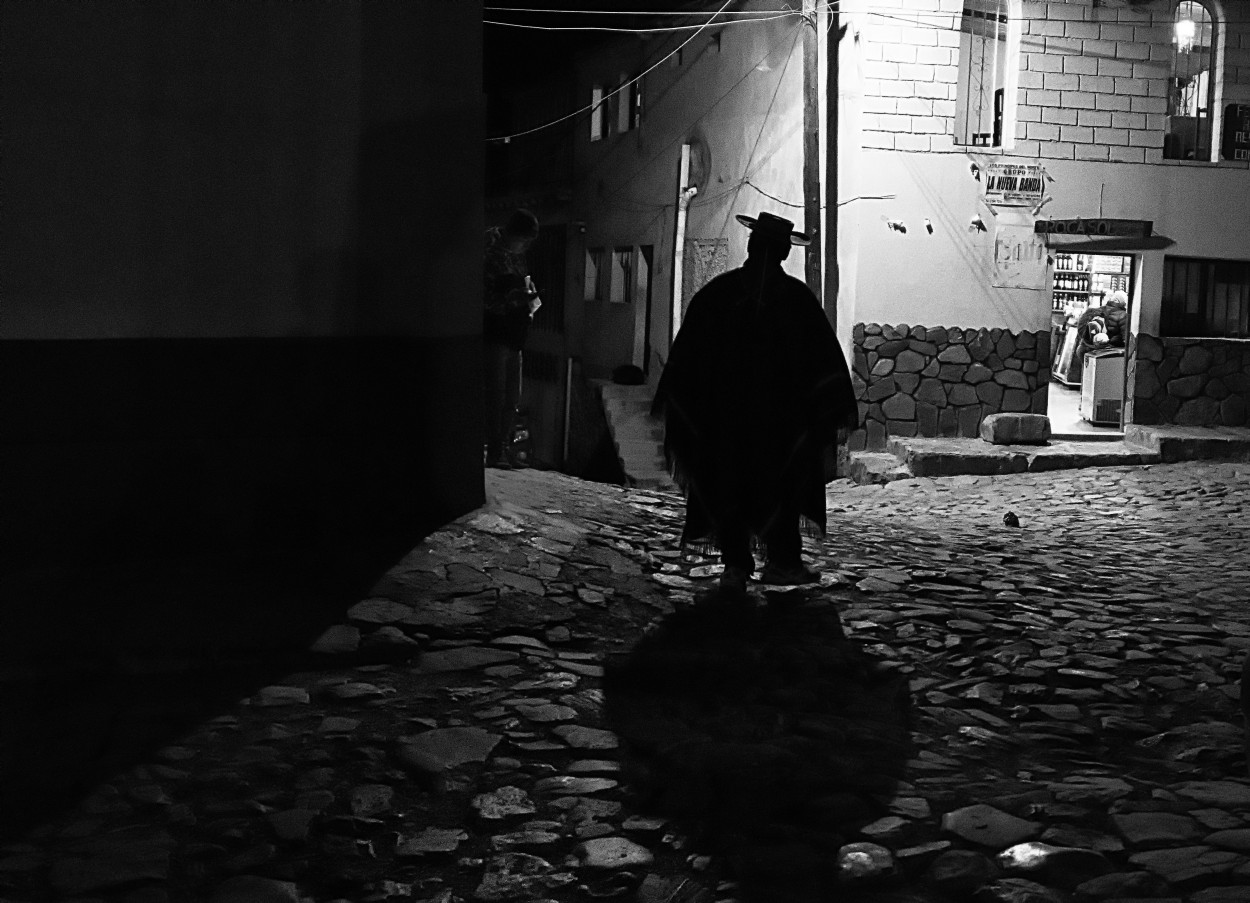 "Caminante nocturno" de Hugo Csar Crdova
