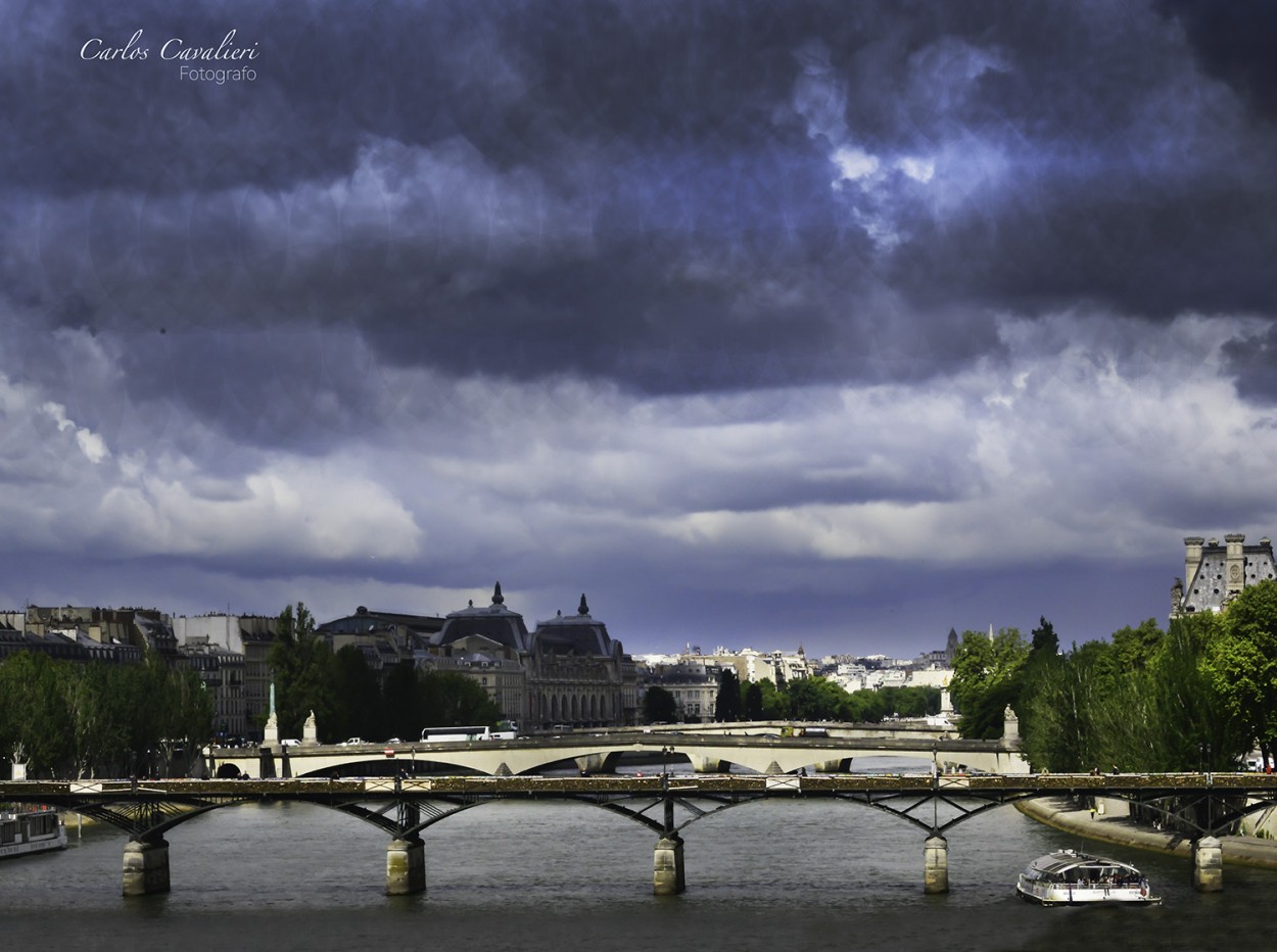 "`Bajo el cielo de Paris...`" de Carlos Cavalieri