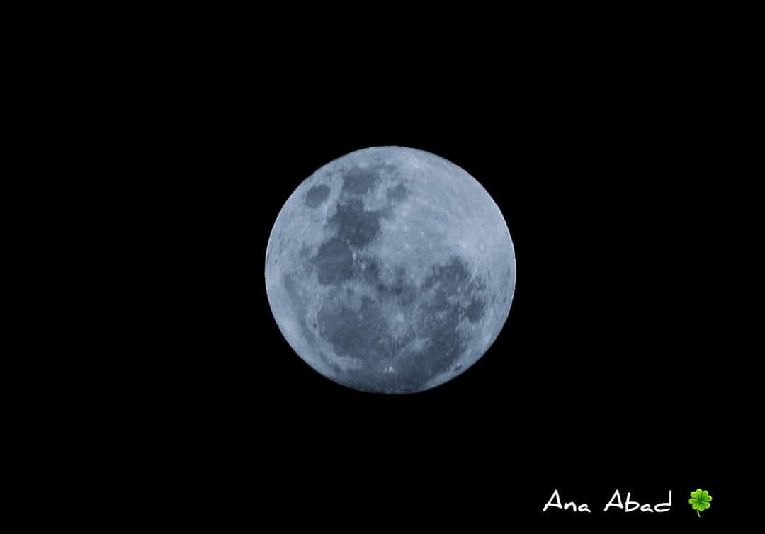 "Luna Azul" de Analia Abad