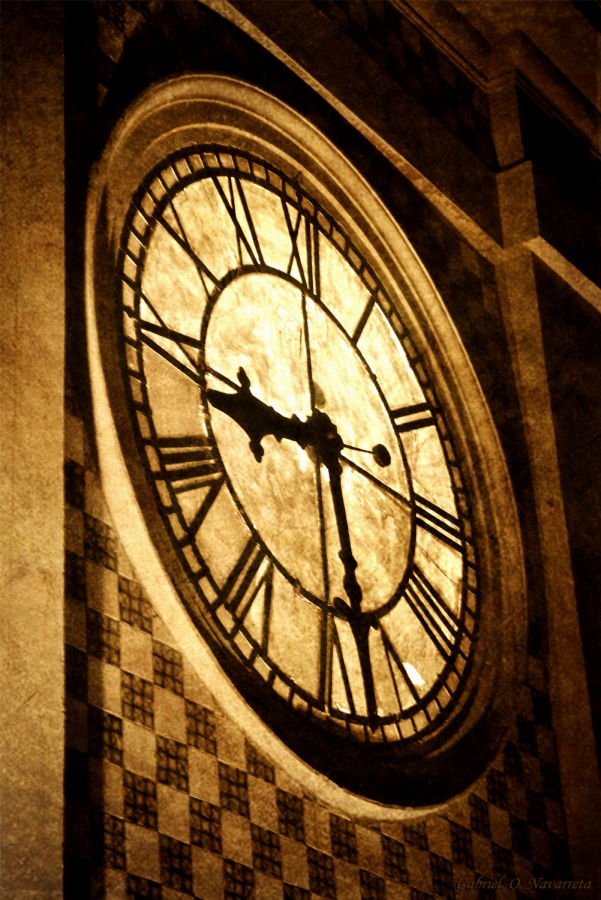 "Clock 828" de Gabriel Oscar Navarreta