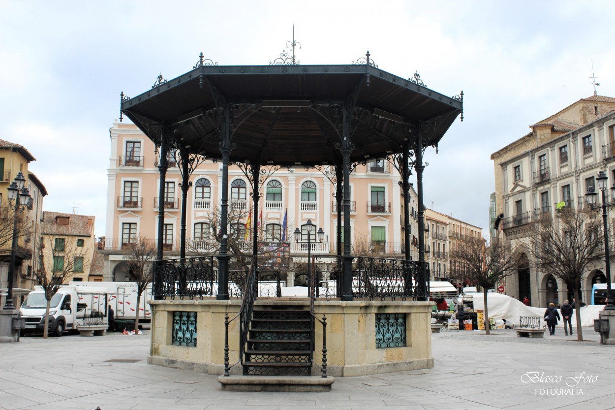 "Plaza Mayor de Segovia" de Luis Blasco Martin