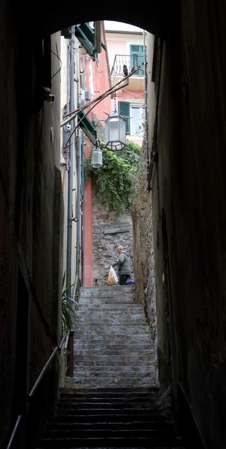 "Escaleras en Porto Venere." de Francisco Luis Azpiroz Costa