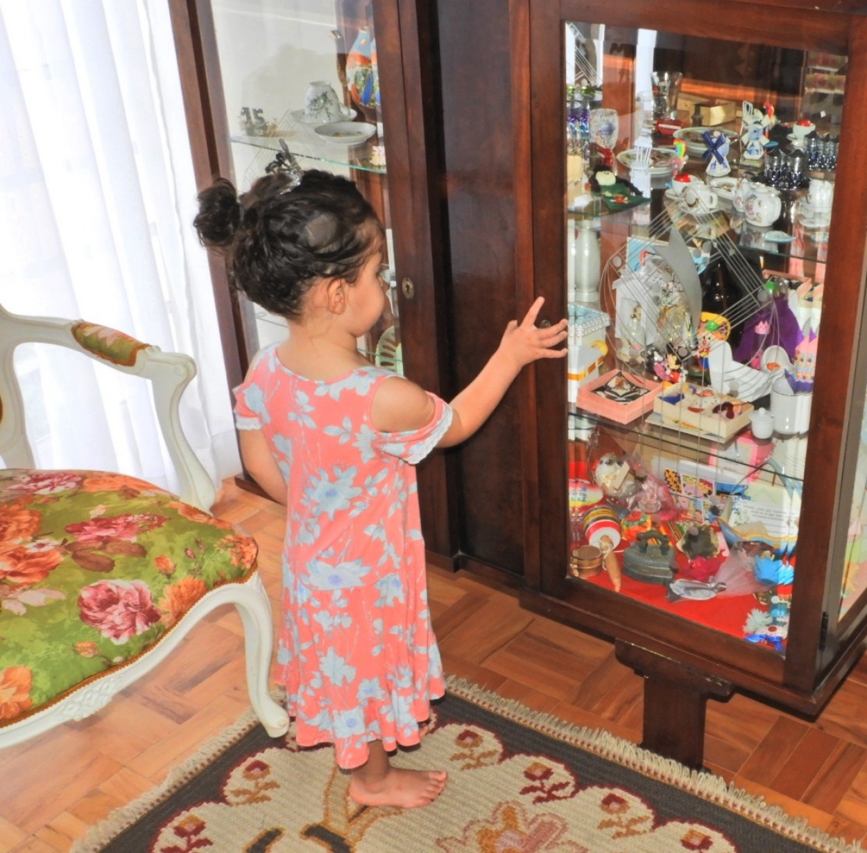 "A curiosidade da nossa sobrinha neta a Olivia." de Decio Badari
