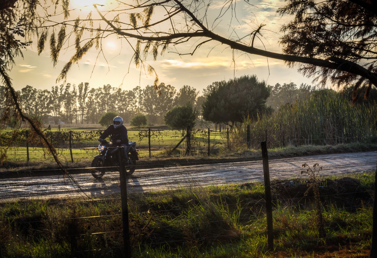 "En moto al salir el sol" de Fernando Valdez Vazquez