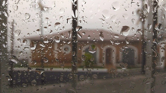"Da janela de meu estdio, as fortes chuvas, agora!" de Decio Badari