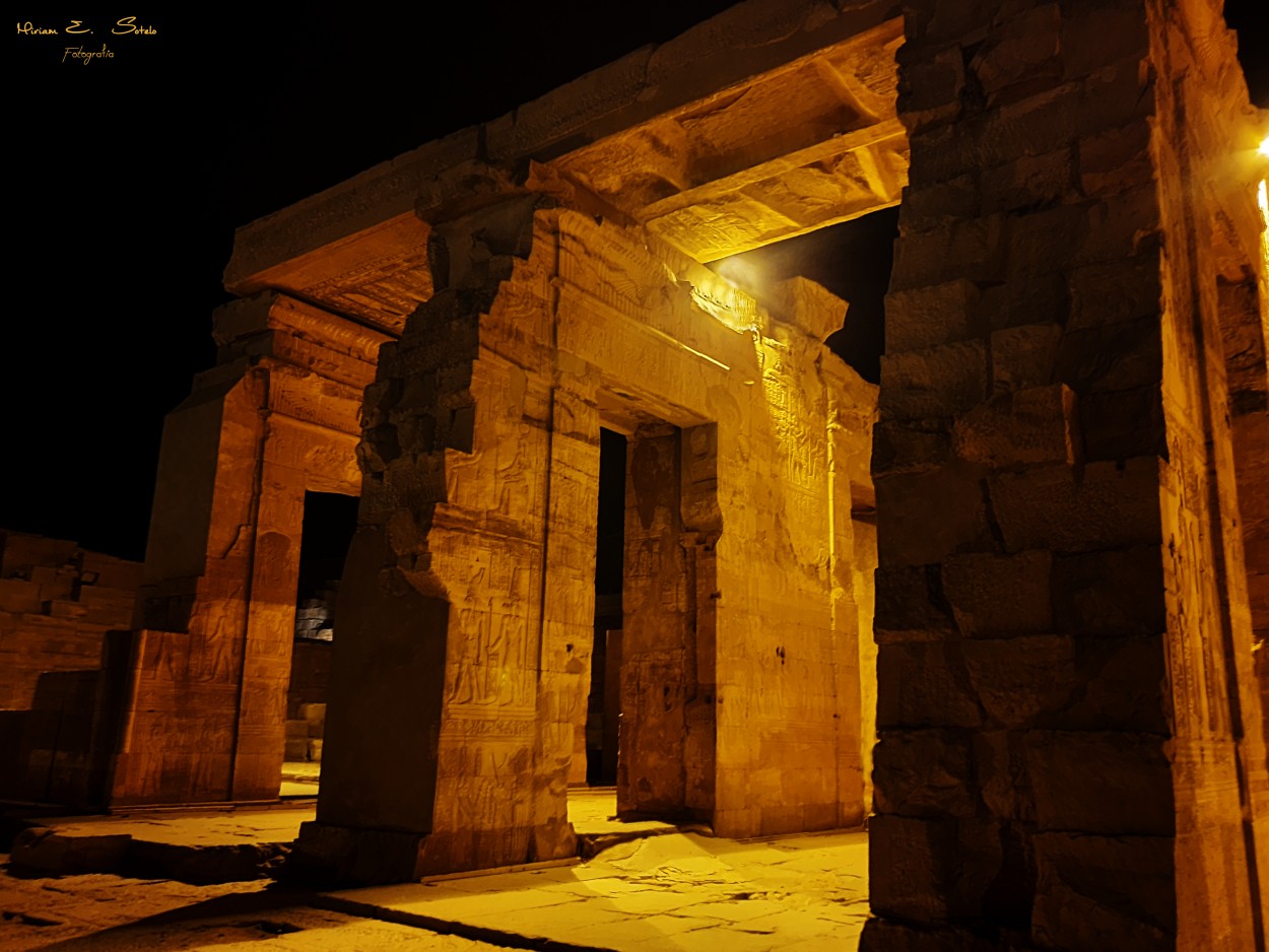 "Templo kom ombo, Egipto" de Miriam E. Sotelo