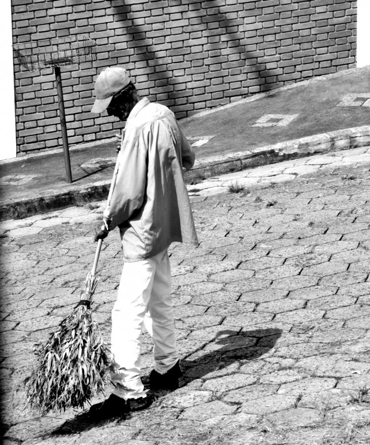 "Aqueles que mantm nossas ruas limpas foto #2" de Decio Badari