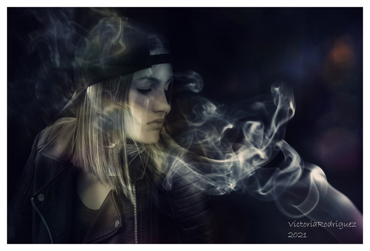 "destellos de humo" de Victoria Elisa Rodriguez