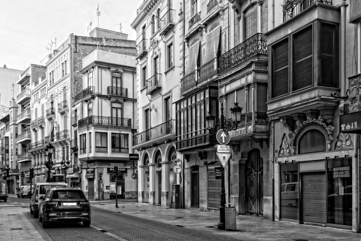 "`Calle Enmedio` Castelln, Espaa" de Juan Beas