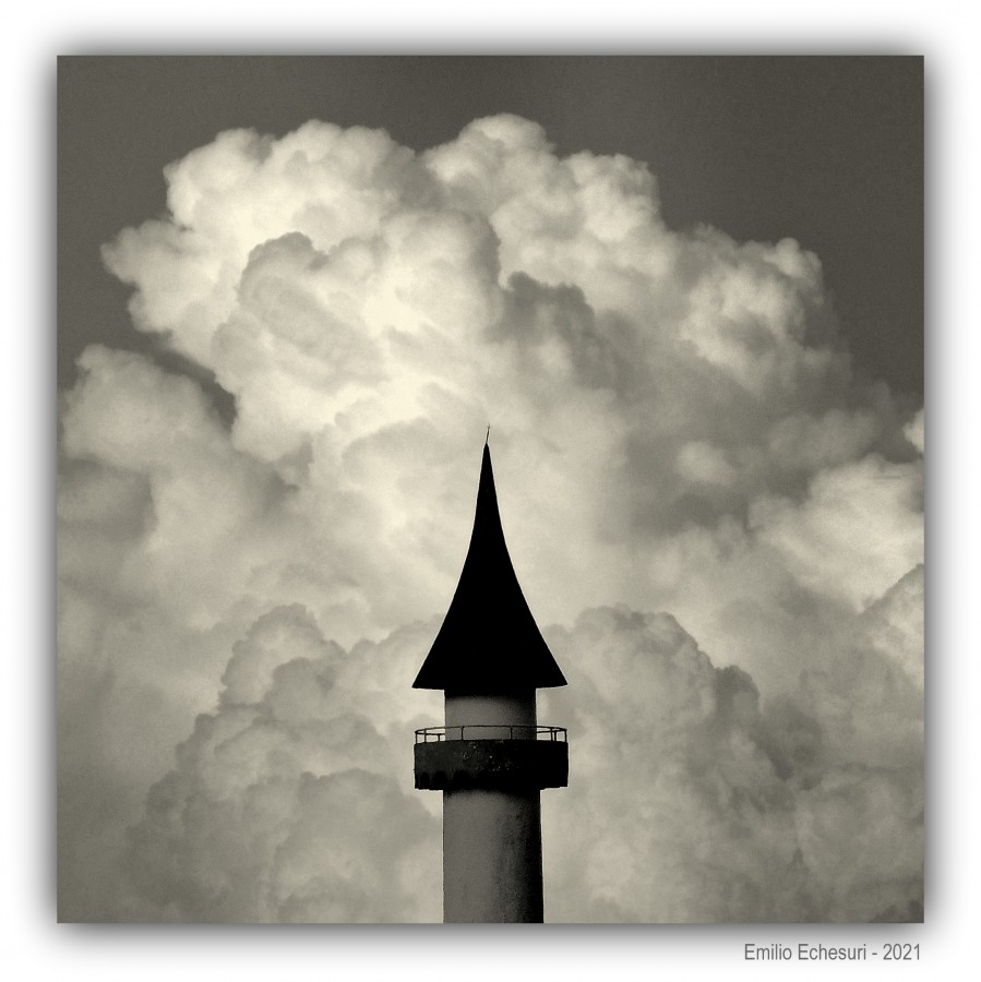 "La nube y el pararrayos" de Emilio Echesuri