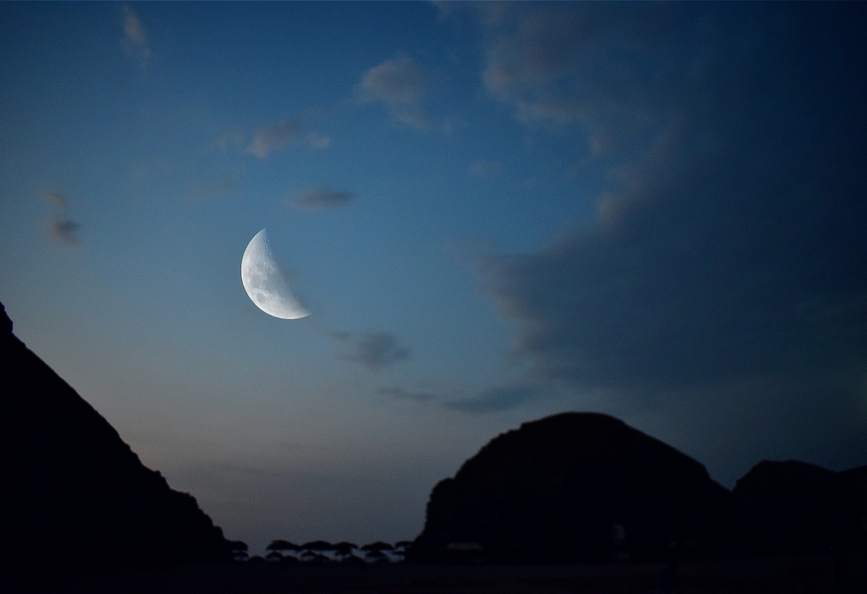 "Apareci una luna..." de Jos Luis Quiroga Becerra