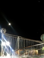 Luna llena sobre el Parque Central.