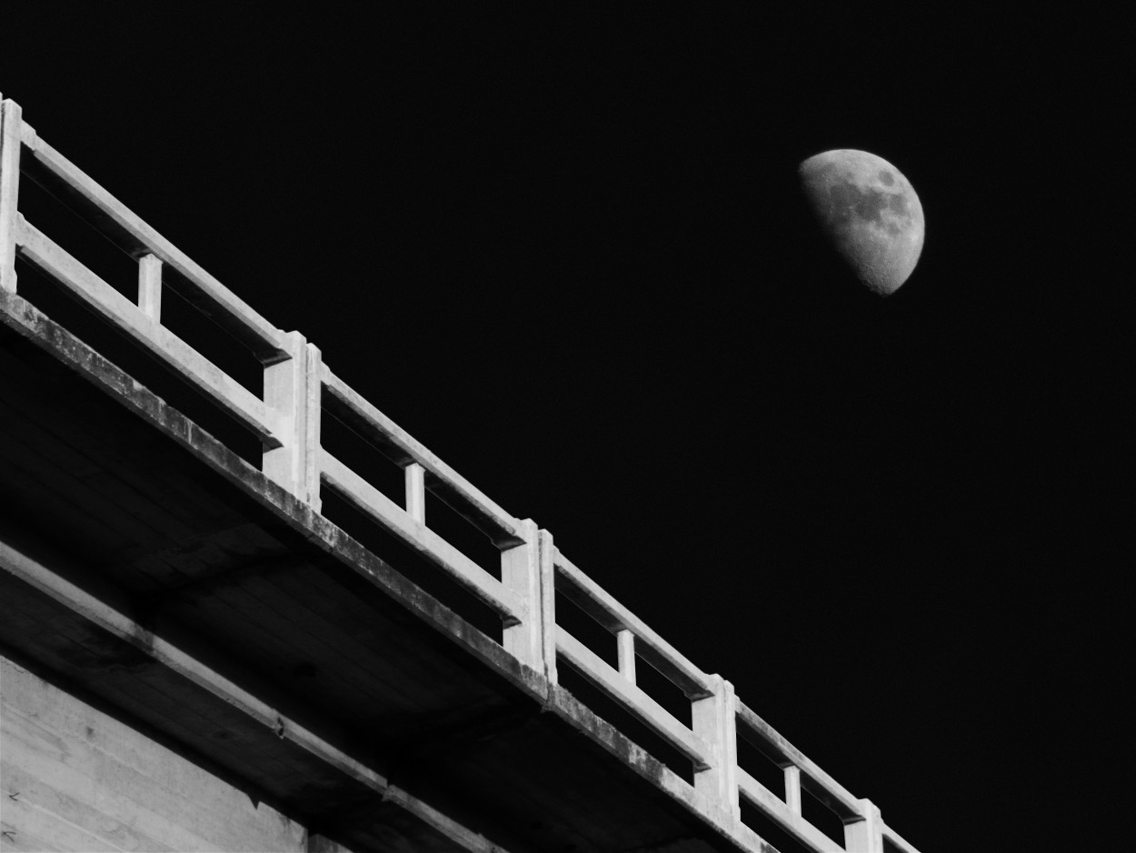 "Noche en el puente" de Fernando Valdez Vazquez