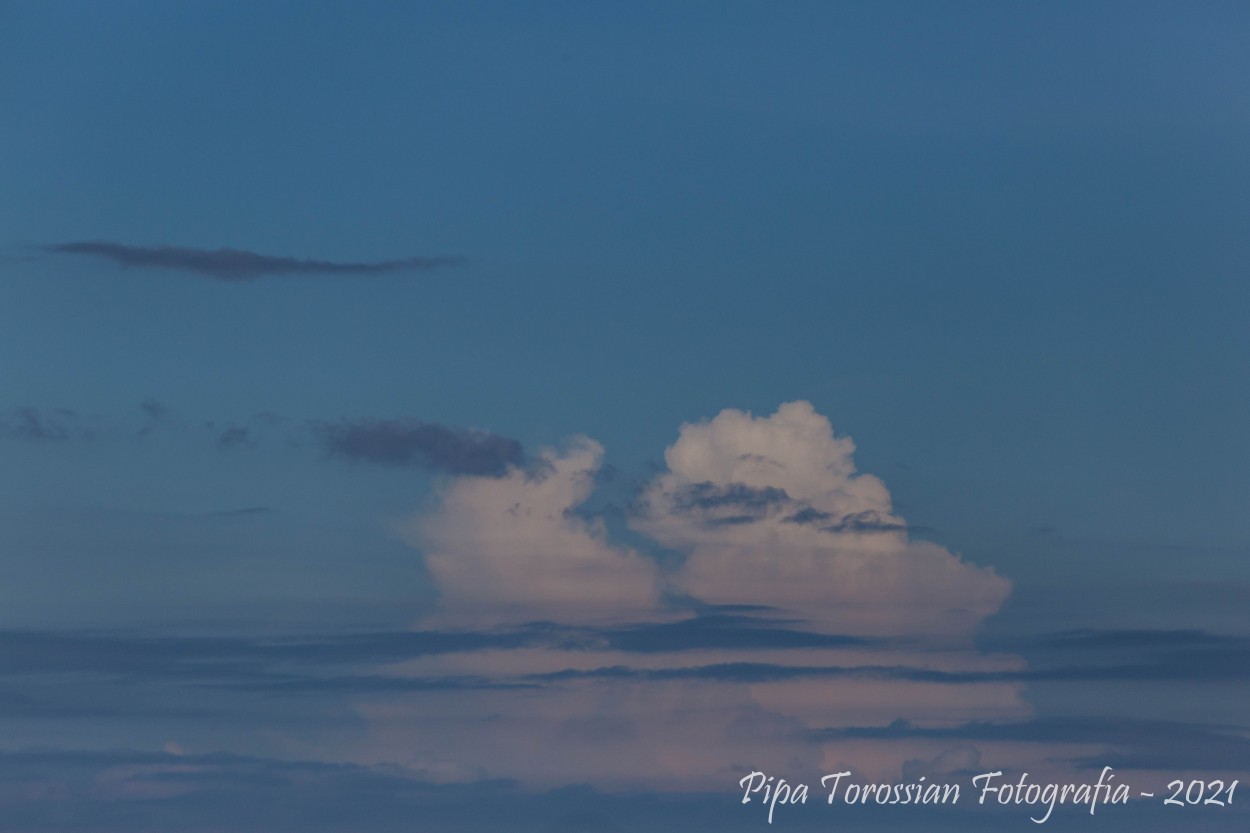 "Nubes de mar o mar de nubes" de Francisco Andres Torossian