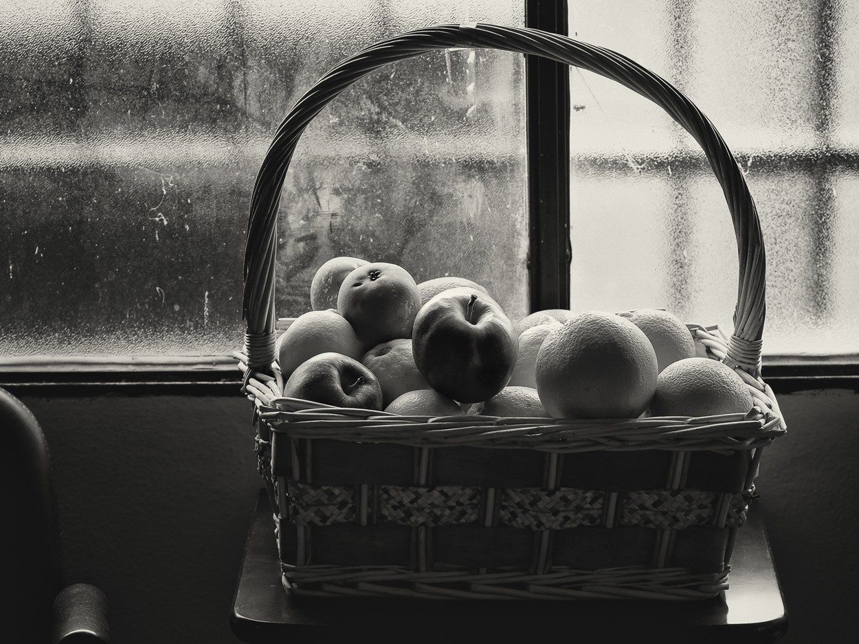 "Cesto con fruta" de Francisco Jos Cerd Ortiz