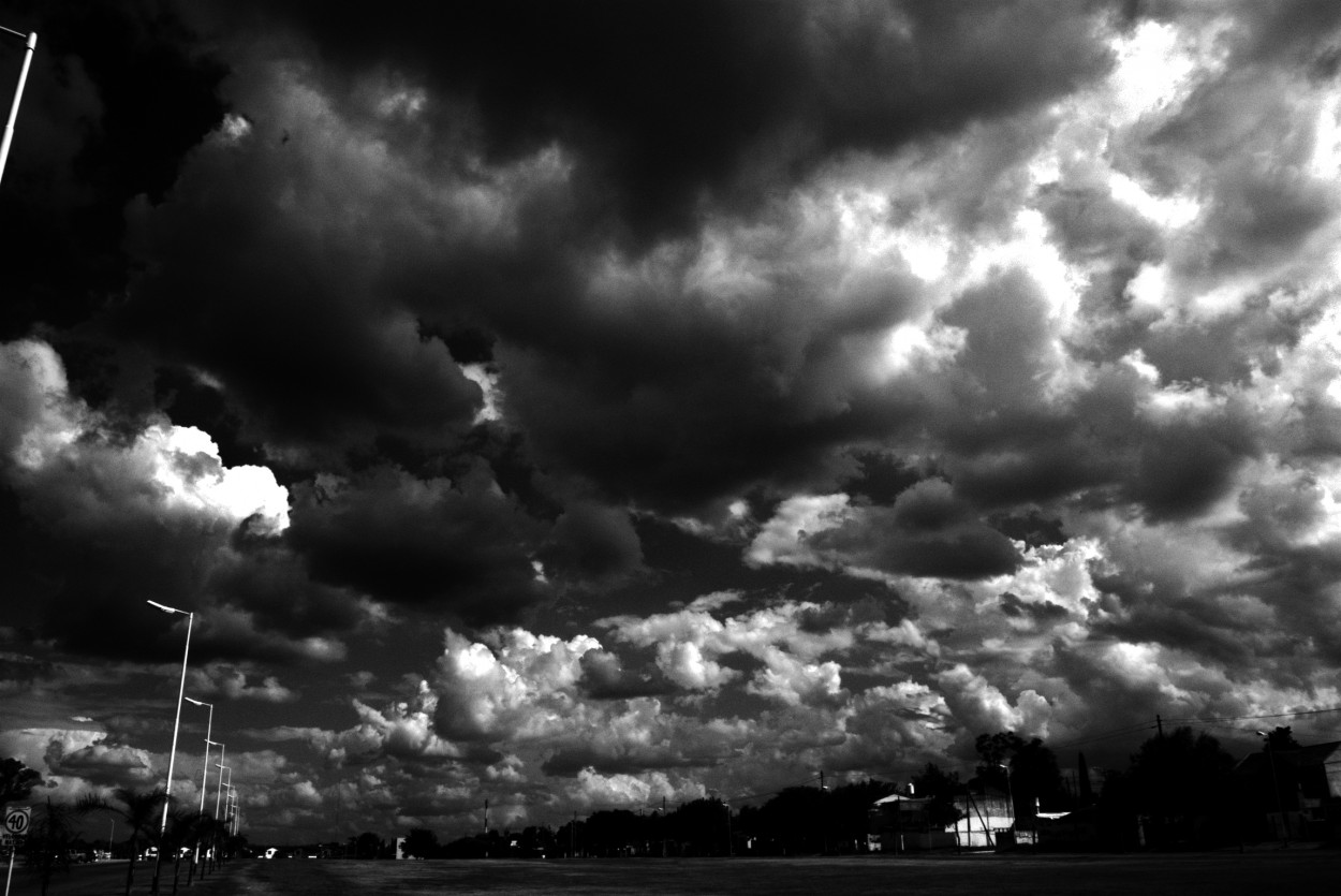 "Explosin... de nubes" de Nestor Ariel Hotz Tejeira