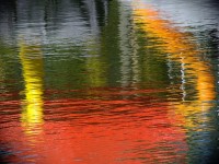 Um abstrato entre cores e reflexos.