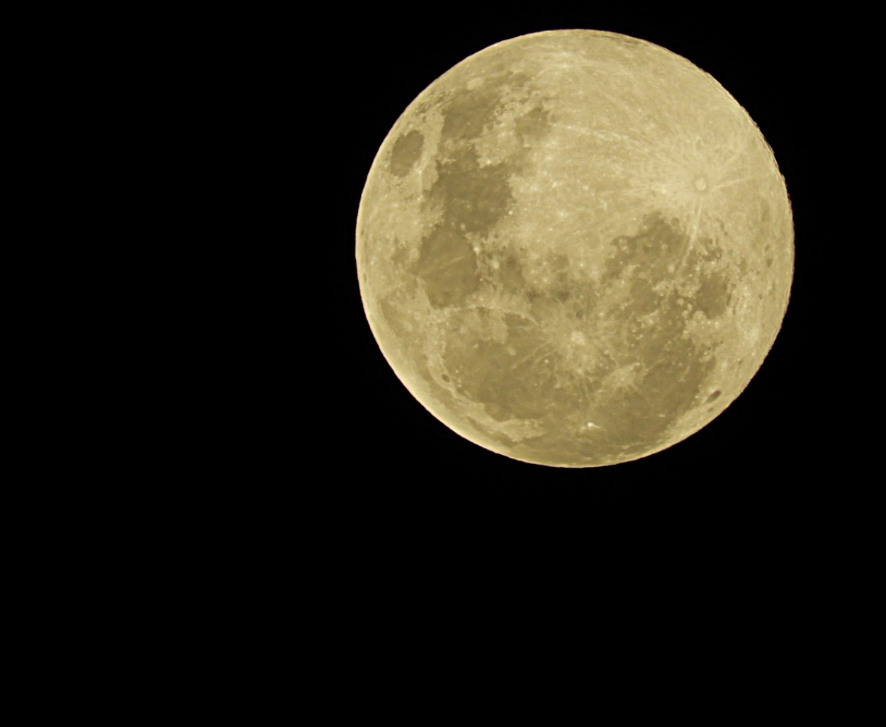 "A ` super Lua ` rosa,ontem 19:15 hrs........" de Decio Badari