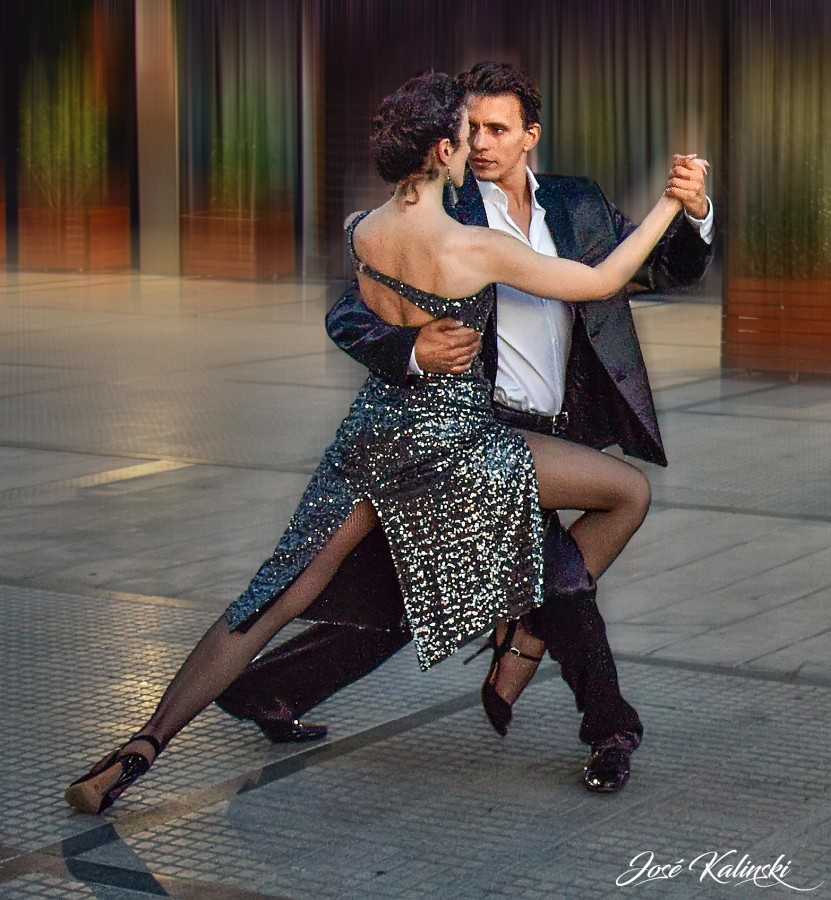 "Bailarines de Puerto Madero III" de Jose Carlos Kalinski