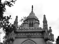 `Arquitectura en el cementerio`