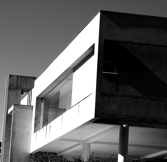 "Arquitetura, luz,sombras,formas e volumes" de Decio Badari