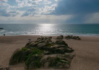Pedras, Mar, sol e nuvens