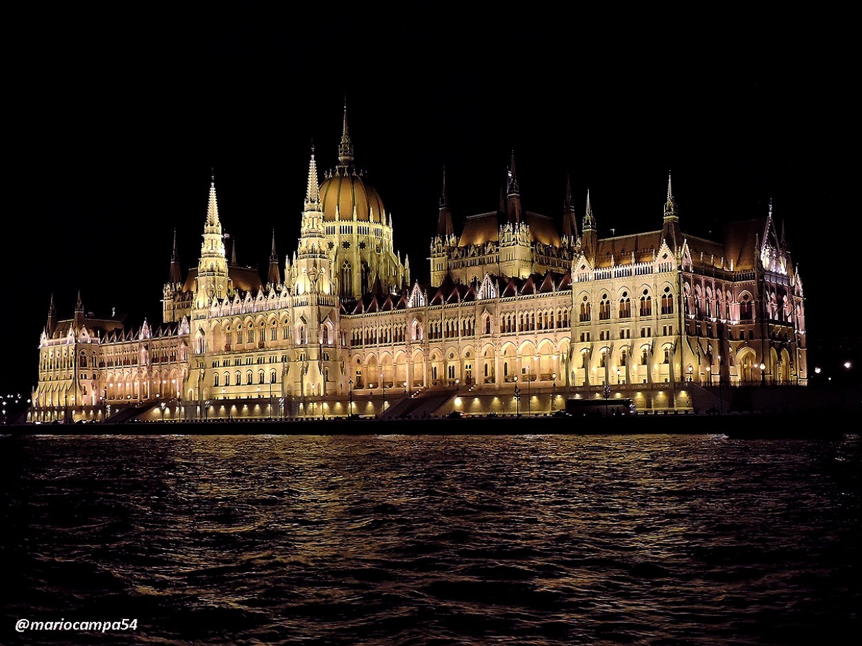 "Navegando el Danubio..." de Mario Campaa