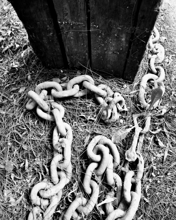 "Rotas cadenas." de Andrea C. Garcia