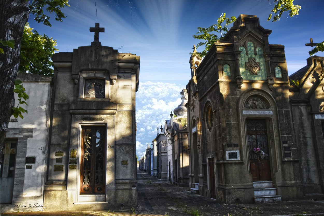 "Cementerio de La Plata, símbolo de la masonería" de Miriam E. Sotelo