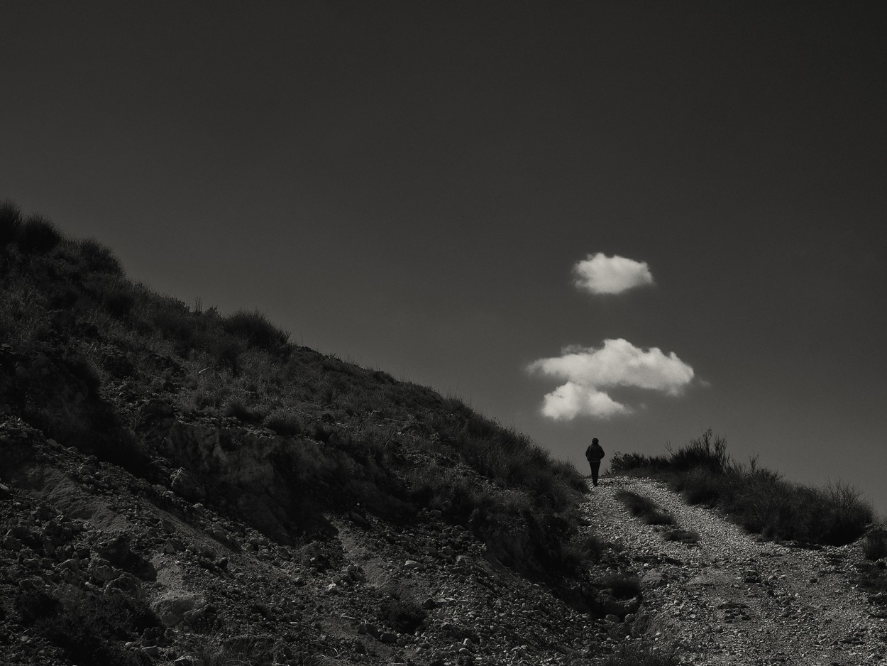 "Camino y nubes" de Francisco Jos Cerd Ortiz