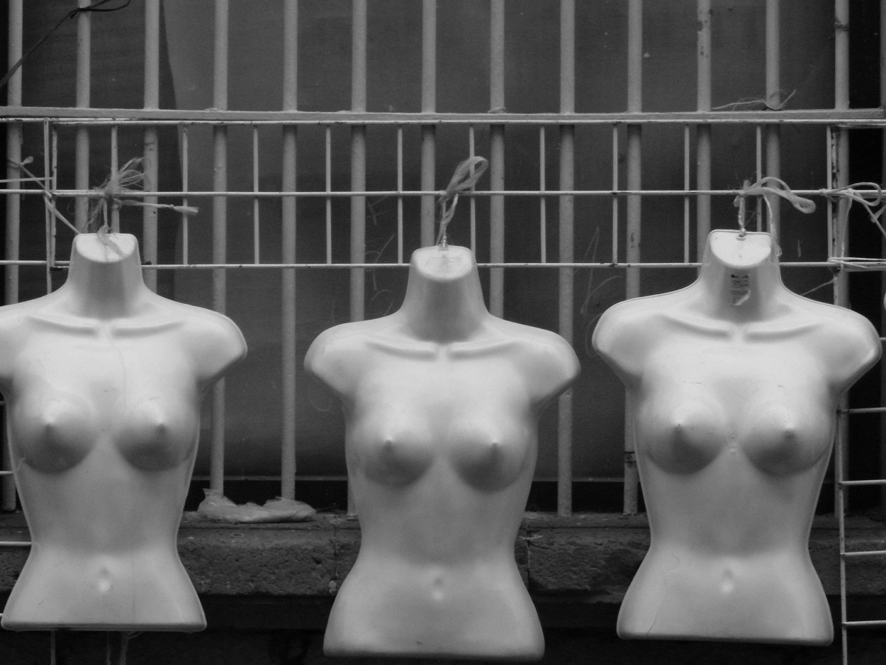 "Topless en pandemia" de Guille Traverso