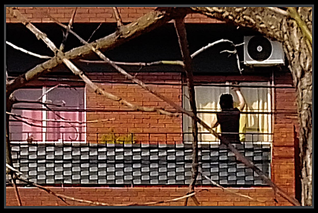 "Aseo en el balcon" de Jorge Vicente Molinari