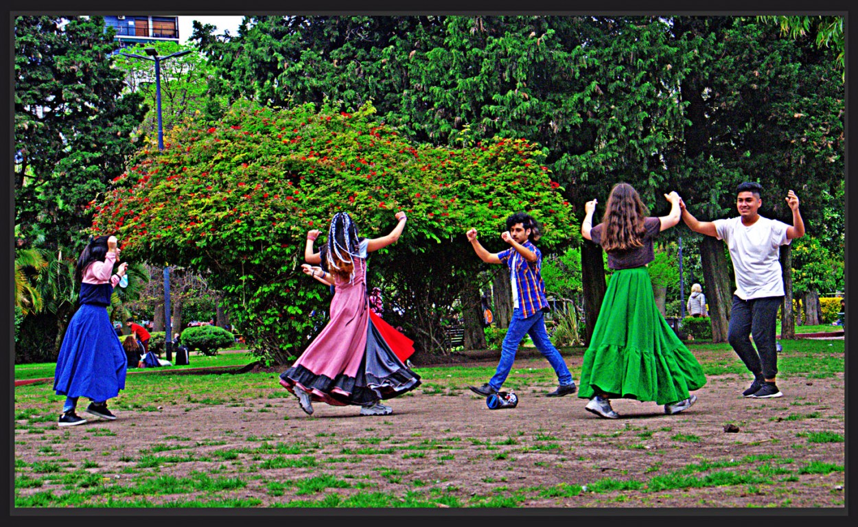 "Danzando en verde" de Jorge Vicente Molinari