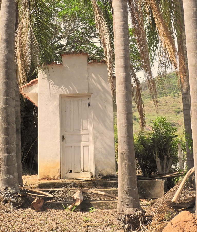 "A pequena capela da fazenda abandonada !" de Decio Badari