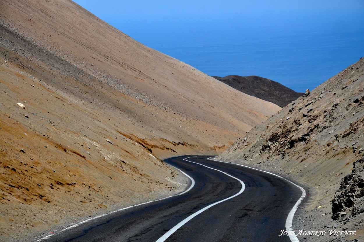 "camino a Pisagua en el desierto de Atacama, Chile" de Jose Alberto Vicente