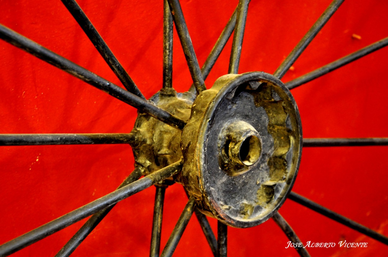 "antigua rueda de la bodega Baudron, Maipu, Mendoza" de Jose Alberto Vicente