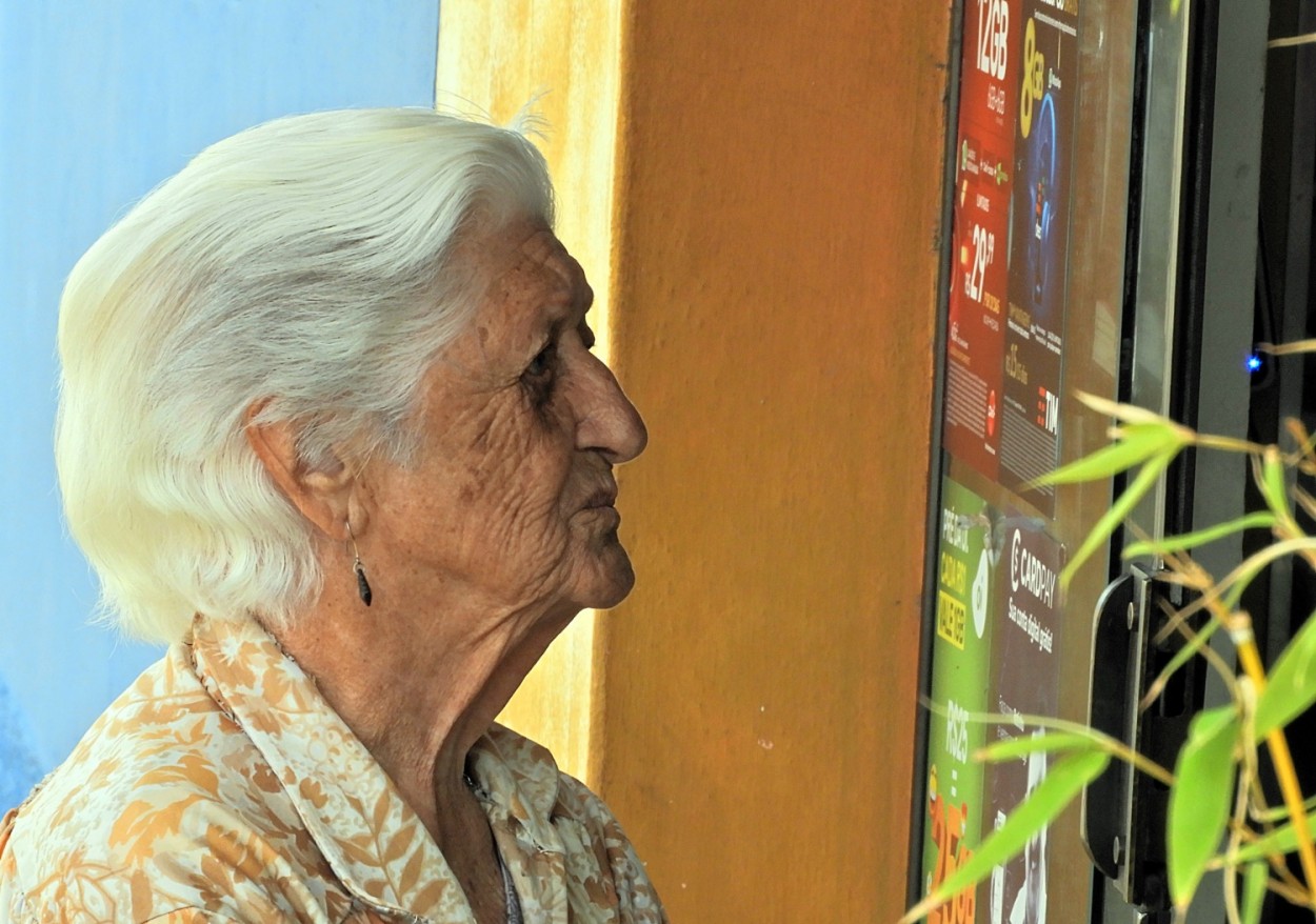 "Com 95 anos ela sabe esperar !" de Decio Badari
